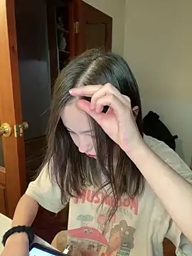 Snapshot of lalallalalaa- chatting on January 18, 2025, 10:28 am lalallalalaa- online show from January 18, 2025, 10:28 am