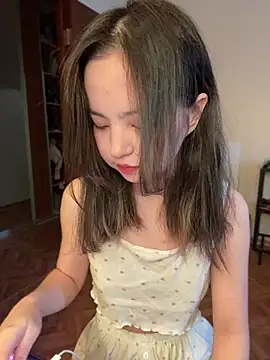 Snapshot of lalallalalaa- chatting on February 18, 2025, 3:42 am lalallalalaa- online show from February 18, 2025, 3:42 am