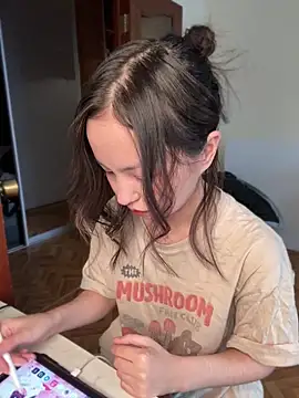 Snapshot of lalallalalaa- chatting on January 17, 2025, 7:51 am lalallalalaa- online show from January 17, 2025, 7:51 am