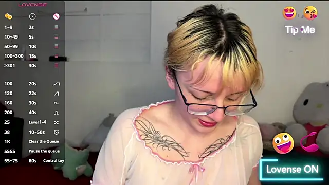 Snapshot of Cloe_five chatting on October 27, 2025, 11:38 pm Cloe five online show from October 27, 2025, 11:38 pm