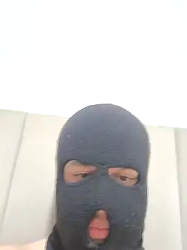 erickcpk1 online show from September 18, 2025, 1:47 pm