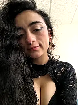 Lila Desiree online show from April 4, 2026, 1:39 pm