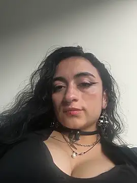 Snapshot of Lila_Desiree chatting on May 19, 2026, 10:28 pm Lila Desiree online show from May 19, 2026, 10:28 pm