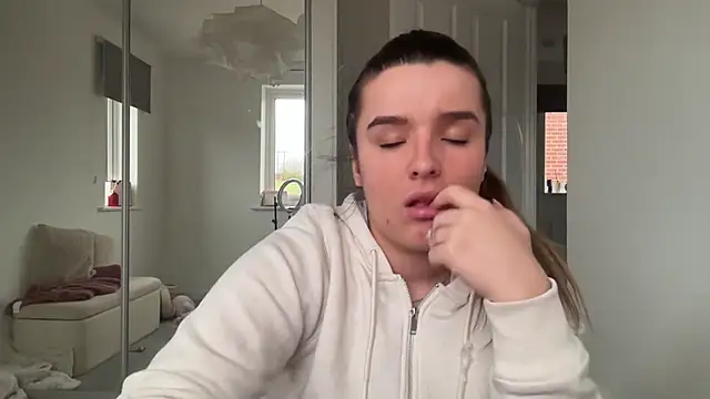 maisiesmithx online show from February 23, 2026, 5:13 pm