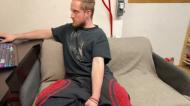 DrownMentallyyy online show from February 18, 2025, 9:53 pm