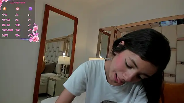 coraltaylor online show from December 6, 2024, 1:57 am