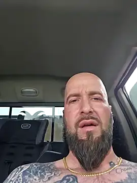 Snapshot of Beardedtattood chatting on March 5, 2025, 4:02 pm Beardedtattood online show from March 5, 2025, 4:02 pm