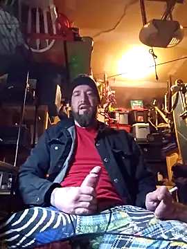 Snapshot of Beardedtattood chatting on February 27, 2025, 11:50 am Beardedtattood online show from February 27, 2025, 11:50 am