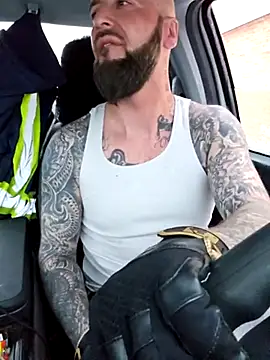 Snapshot of Beardedtattood chatting on February 16, 2025, 12:43 pm Beardedtattood online show from February 16, 2025, 12:43 pm