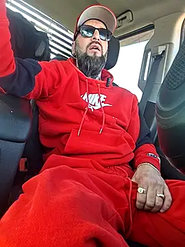 Snapshot of Beardedtattood chatting on April 23, 2026, 1:46 pm Beardedtattood online show from April 23, 2026, 1:46 pm
