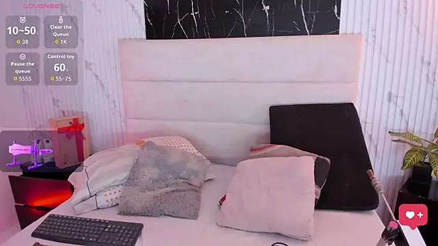 Snapshot of Reginavegaa chatting on February 24, 2026, 11:44 am Reginavegaa online show from February 24, 2026, 11:44 am