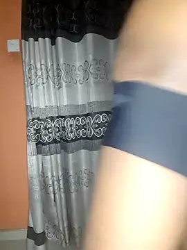 Snapshot of SuranSexy33 chatting on November 13, 2025, 11:52 pm SuranSexy33 online show from November 13, 2025, 11:52 pm