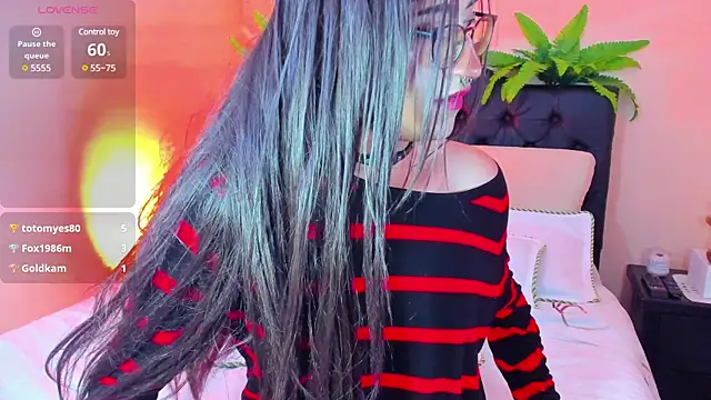 Snapshot of Lararose01 chatting on December 21, 2024, 10:39 am Lararose01 online show from December 21, 2024, 10:39 am