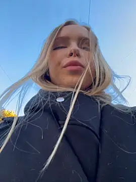 mur girl online show from October 18, 2025, 11:45 am