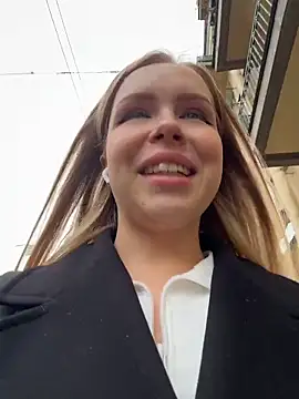 mur girl online show from October 15, 2025, 12:57 pm