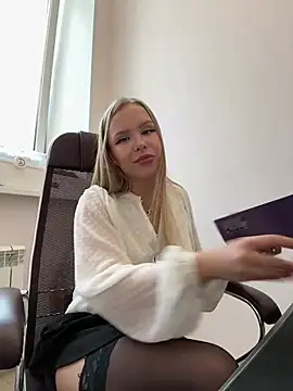 mur girl online show from February 13, 2025, 1:05 pm