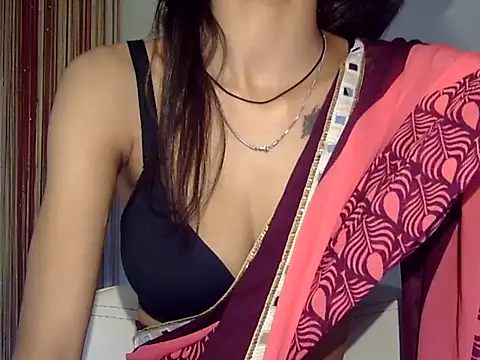 Snapshot of MAAYRA_09 chatting on October 30, 2025, 9:40 am MAAYRA 09 online show from October 30, 2025, 9:40 am