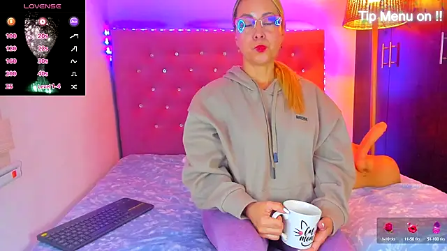  sexybunny  online show from October 3, 2025, 4:14 am