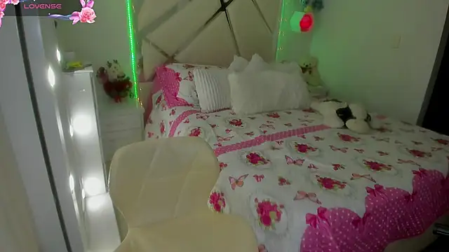 Snapshot of roxannkanneth__ chatting on September 20, 2025, 1:10 am roxannkanneth online show from September 20, 2025, 1:10 am