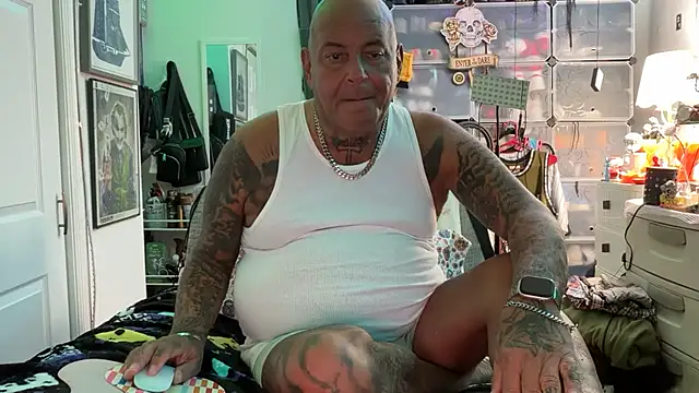 joeytatts66 online show from October 6, 2025, 1:07 am