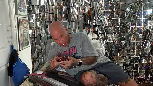 joeytatts66 online show from April 8, 2026, 1:29 am