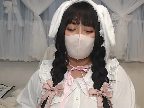 yua0727 online show from October 4, 2025, 1:34 pm