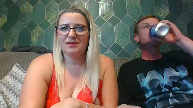 Snapshot of SweetXCandyX chatting on November 28, 2025, 7:25 pm SweetXCandyX online show from November 28, 2025, 7:25 pm