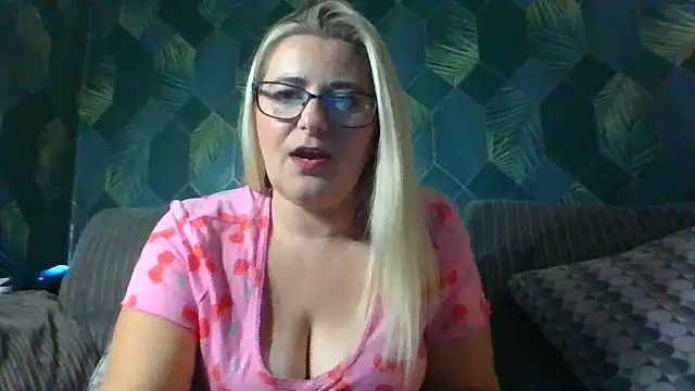 Snapshot of SweetXCandyX chatting on November 14, 2025, 6:33 pm SweetXCandyX online show from November 14, 2025, 6:33 pm