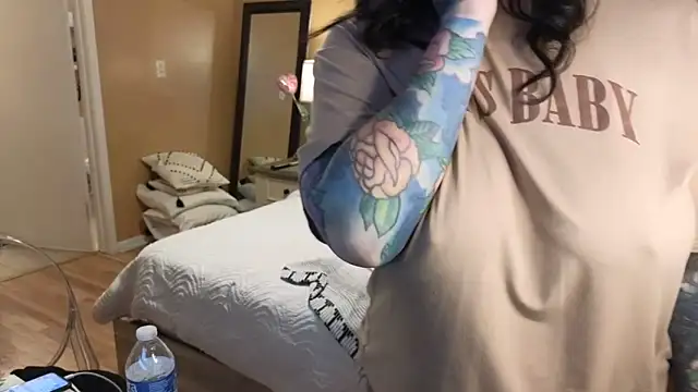 Snapshot of TexasTattooedHouseWife chatting on March 12, 2025, 5:38 pm TexasTattooedHouseWife online show from March 12, 2025, 5:38 pm