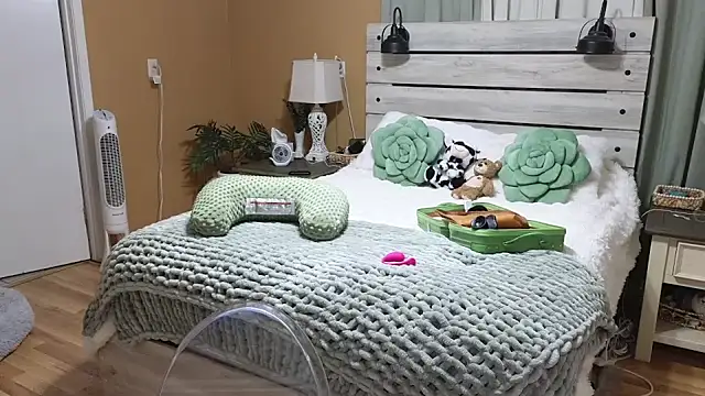 Snapshot of TexasTattooedHouseWife chatting on April 20, 2026, 2:40 pm TexasTattooedHouseWife online show from April 20, 2026, 2:40 pm