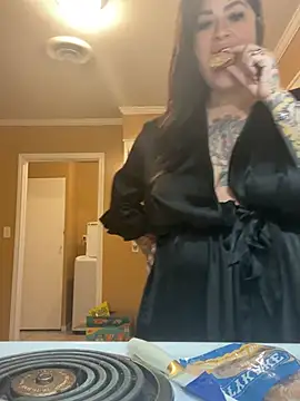 Snapshot of TexasTattooedHouseWife chatting on March 18, 2025, 12:39 pm TexasTattooedHouseWife online show from March 18, 2025, 12:39 pm