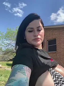 Snapshot of TexasTattooedHouseWife chatting on March 18, 2025, 7:33 pm TexasTattooedHouseWife online show from March 18, 2025, 7:33 pm