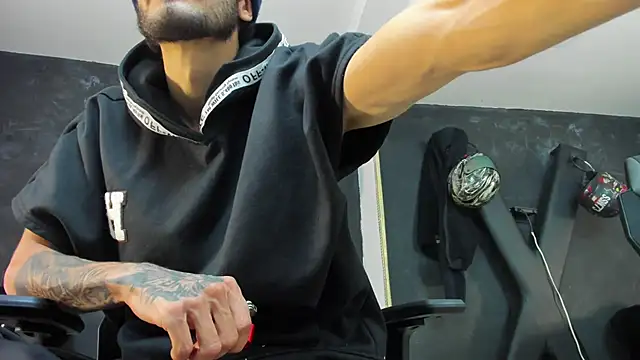 Loggan donnelly online show from October 10, 2025, 8:09 pm