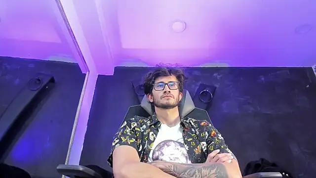 Loggan donnelly online show from October 2, 2025, 6:44 pm