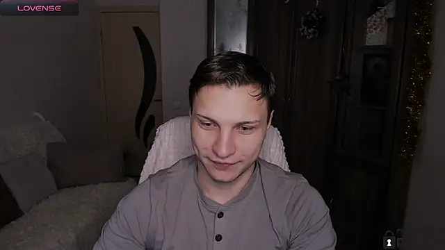 Snapshot of handsome_guy01 chatting on December 21, 2025, 7:37 pm handsome guy01 online show from December 21, 2025, 7:37 pm