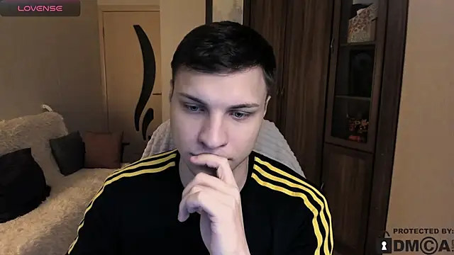 handsome guy01 online show from November 10, 2025, 5:23 am