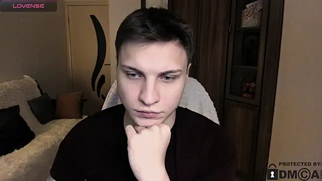 handsome guy01 online show from November 13, 2025, 6:01 pm