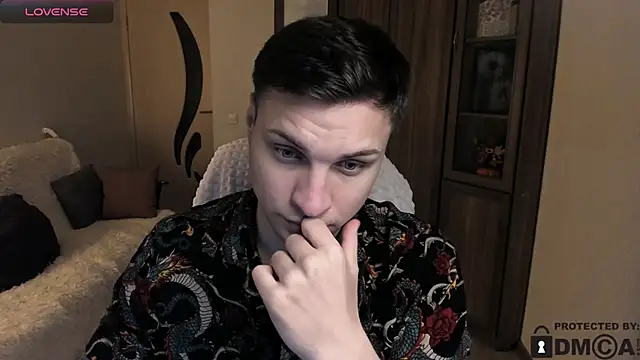 handsome guy01 online show from November 6, 2025, 5:17 pm