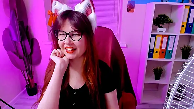 Snapshot of CarolGiggly chatting on October 17, 2025, 3:43 am CarolGiggly online show from October 17, 2025, 3:43 am