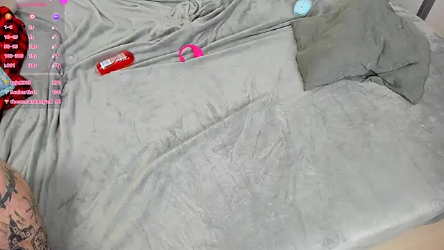 Snapshot of ravenousbiter chatting on February 14, 2025, 12:09 am ravenousbiter online show from February 14, 2025, 12:09 am