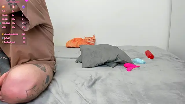 Snapshot of ravenousbiter chatting on February 12, 2025, 10:15 pm ravenousbiter online show from February 12, 2025, 10:15 pm