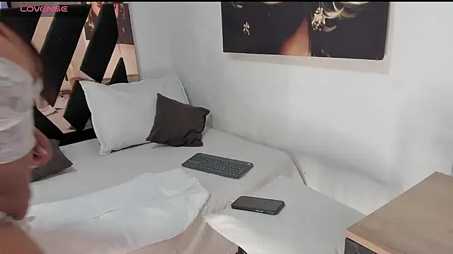 Alenajones online show from June 29, 2026, 5:58 am