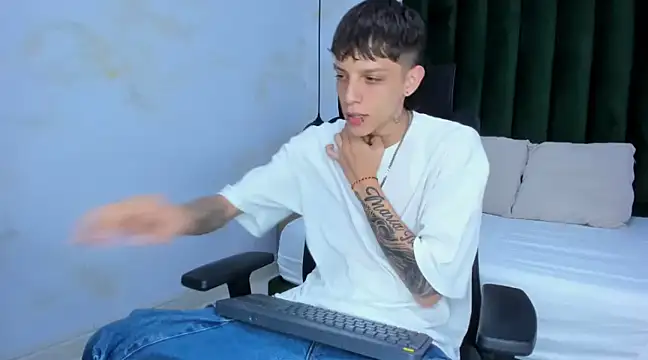 Snapshot of Adam_hard_ chatting on December 5, 2024, 7:33 pm Adam hard  online show from December 5, 2024, 7:33 pm