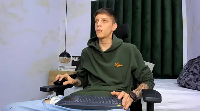 Snapshot of Adam_hard_ chatting on February 24, 2025, 11:52 pm Adam hard  online show from February 24, 2025, 11:52 pm