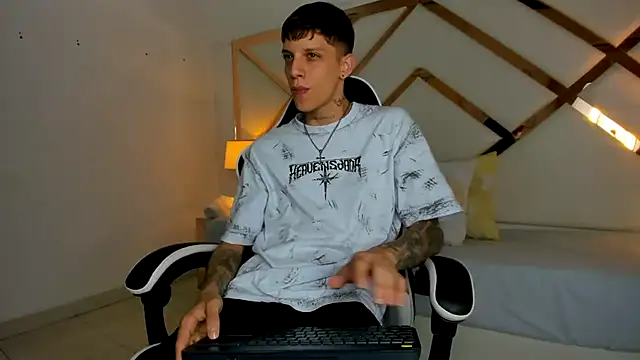 Snapshot of Adam_hard_ chatting on September 16, 2025, 7:15 pm Adam hard  online show from September 16, 2025, 7:15 pm