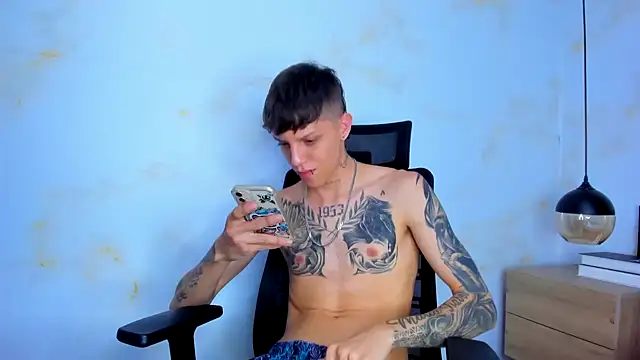 Snapshot of Adam_hard_ chatting on January 21, 2025, 10:30 pm Adam hard  online show from January 21, 2025, 10:30 pm