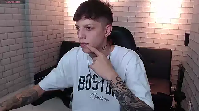 Snapshot of Adam_hard_ chatting on January 7, 2025, 7:59 pm Adam hard  online show from January 7, 2025, 7:59 pm