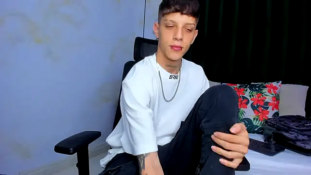 Snapshot of Adam_hard_ chatting on January 17, 2025, 7:49 pm Adam hard  online show from January 17, 2025, 7:49 pm