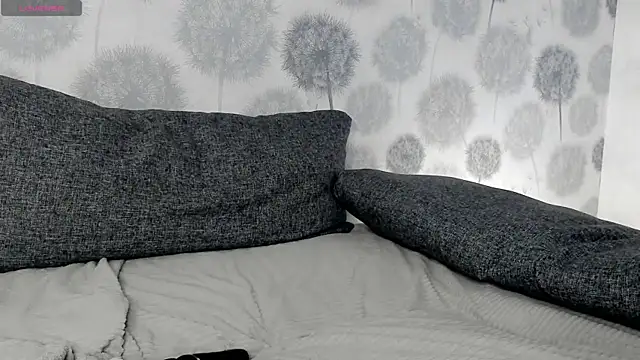 EngelFugler online show from March 2, 2025, 2:15 pm