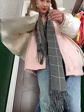 Lia  Love online show from February 10, 2025, 11:15 am